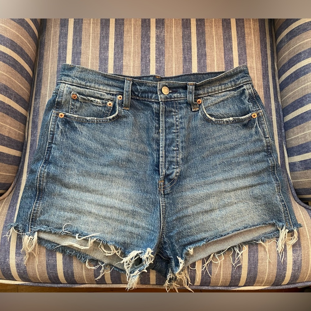 Gap sky high cheeky shorts size 8 / 29